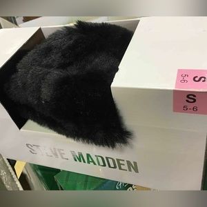 Steve Madden Slippers, size S (5/6)